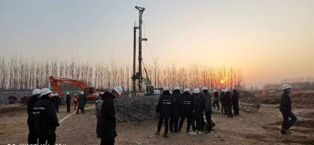 亿万先生MR旋挖打下雄安站第一桩