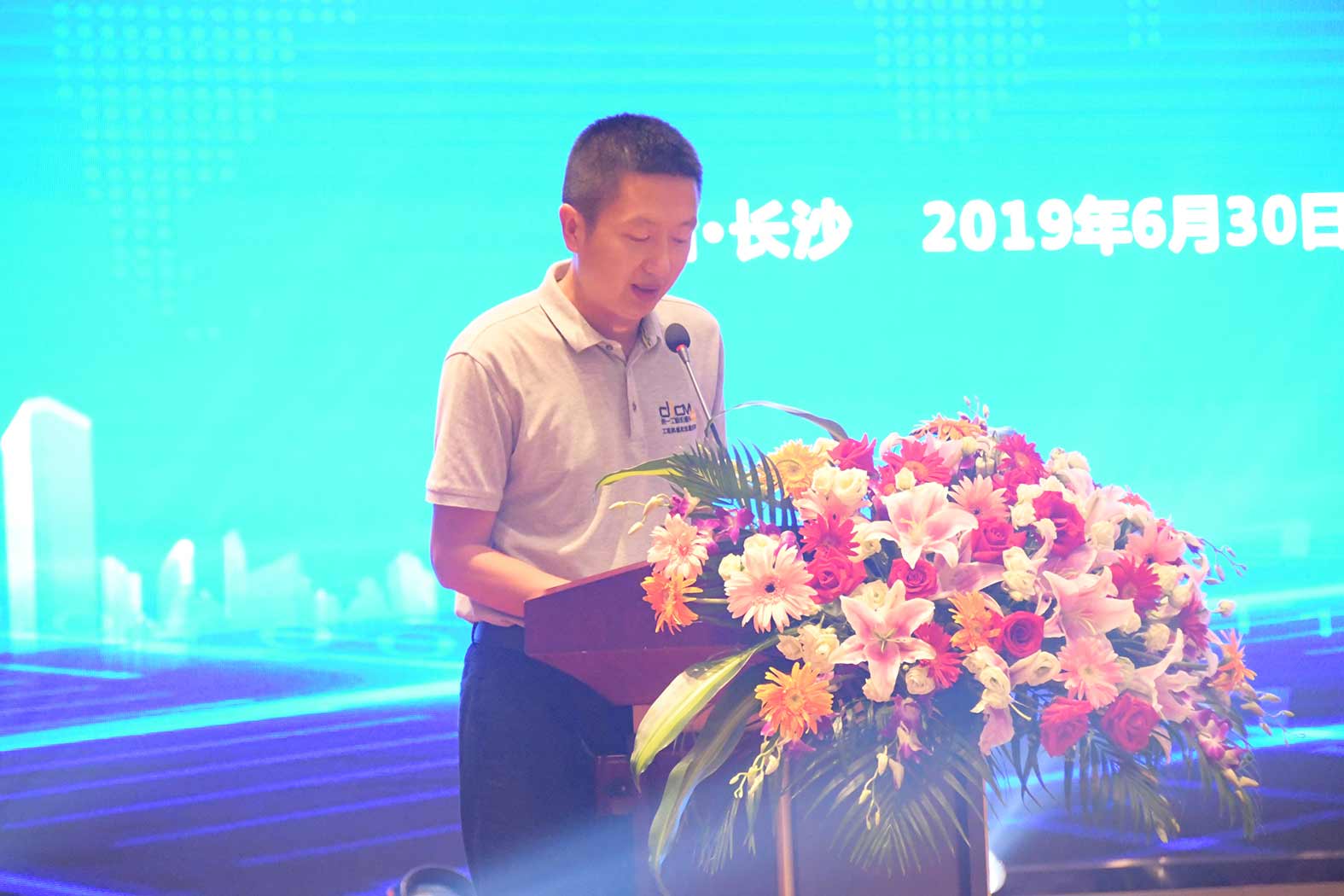 亲勤倍至，全程信赖！亿万先生MR重装·长沙博事液压服务站正式授牌！