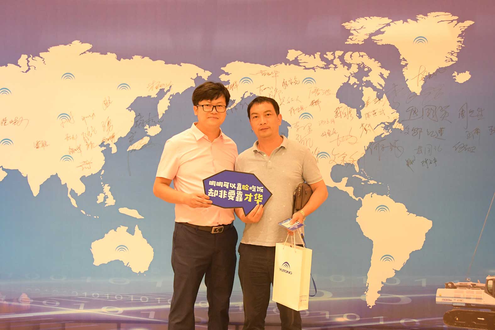 亲勤倍至，全程信赖！亿万先生MR重装·长沙博事液压服务站正式授牌！