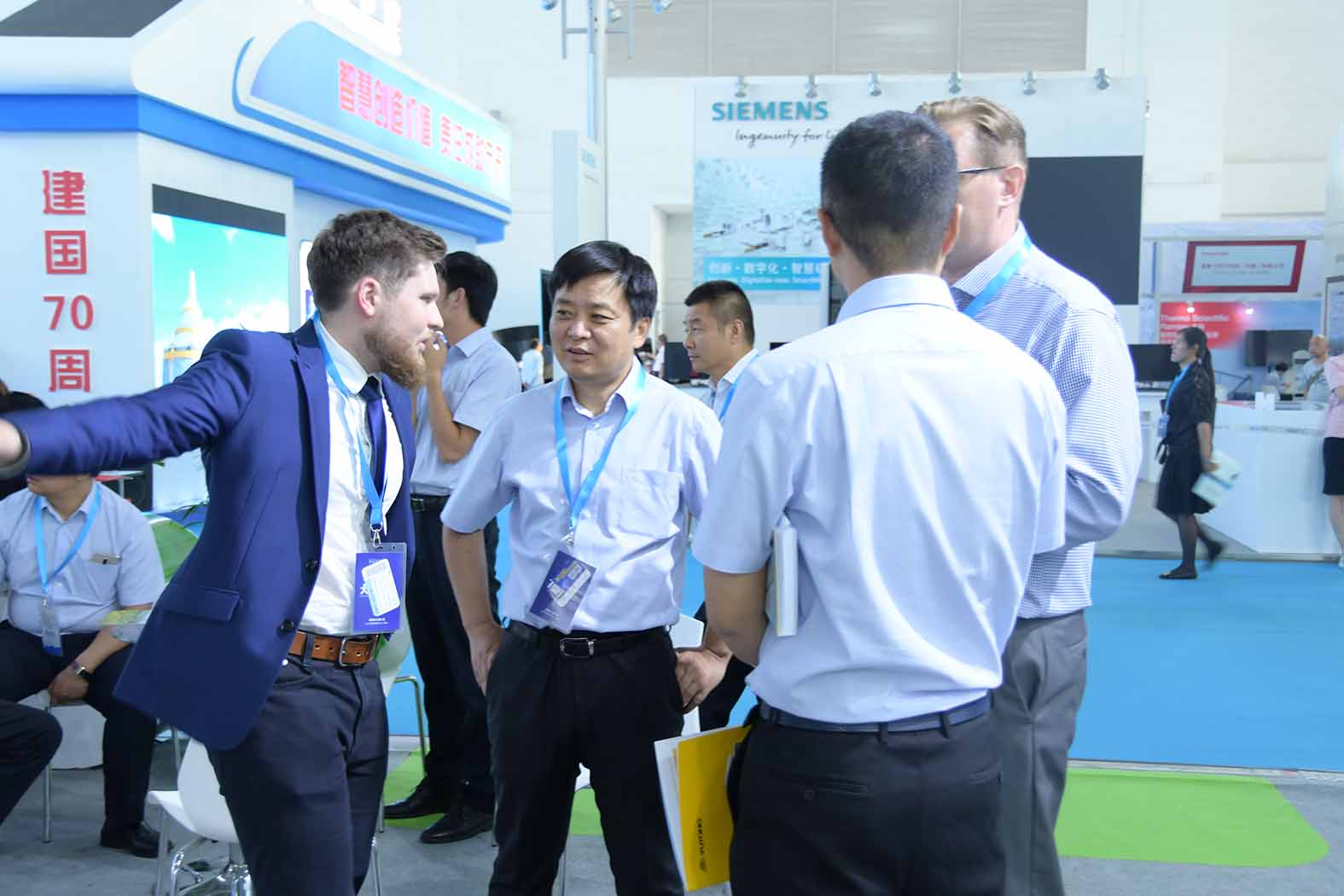 引领未来▲亿万先生MR纯电动矿用车闪耀2019CIME展会